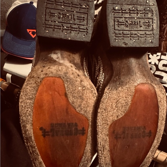 Brown Western Heeled Boots with Embroidered Design - Picture 3 of 3